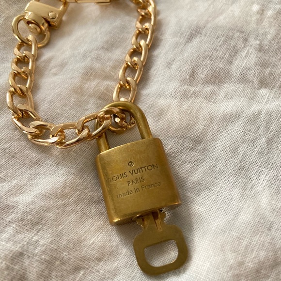 *SOLD*Louis Vuitton Lock and Key 335 with Bracelet Chain - Picture 2 of 9